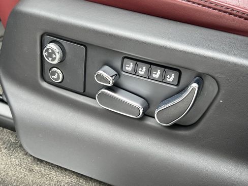 Certified 2023 Bentley Bentayga Extended Wheelbase image 39