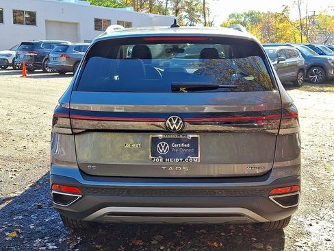 Certified 2025 Volkswagen Taos SE w/ Panoramic Sunroof Package image 9