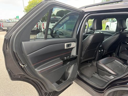 Certified 2022 Ford Explorer ST-Line AWD/4WD image 34