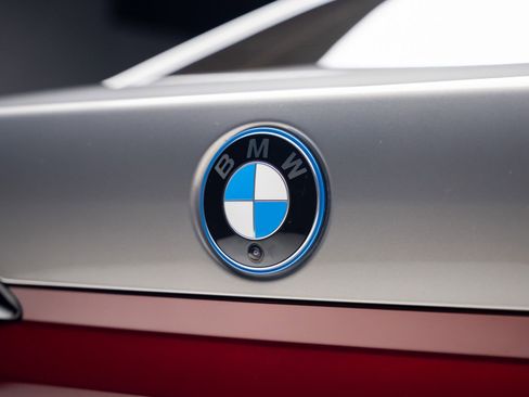 Used 2023 BMW i7 xDrive60 w/ Executive Package 2 image 31