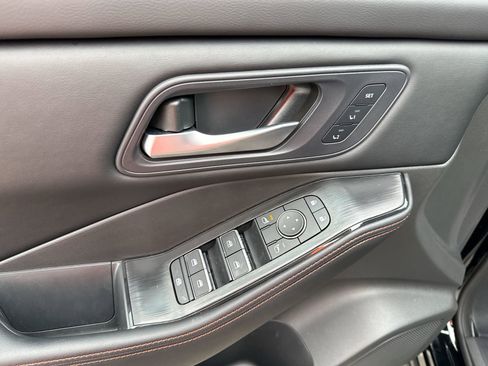 Used 2025 Nissan Rogue SV w/ Rock Creek Premium Package image 15