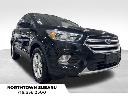 Used 2019 Ford Escape SE image 1