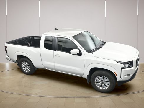 Certified 2024 Nissan Frontier SV w/ SV Convenience Package RWD image 32