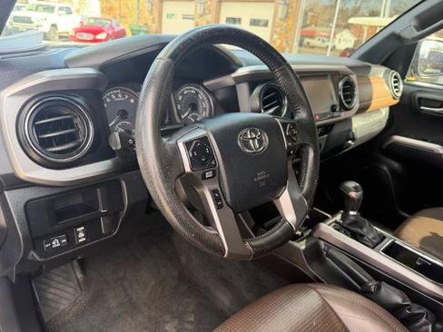 Used 2016 Toyota Tacoma Limited image 9