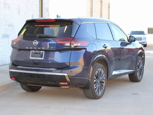 Used 2024 Nissan Rogue Platinum image 3
