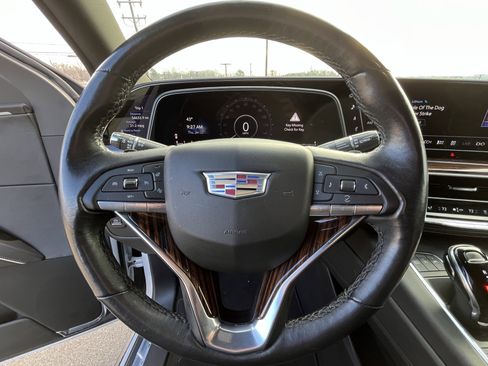 Used 2021 Cadillac Escalade Premium Luxury image 18