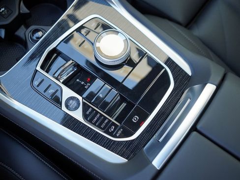 New 2026 BMW X6 xDrive40i w/ Executive Package image 17