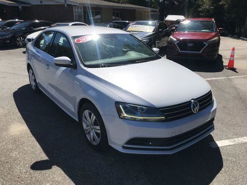 Used 2017 Volkswagen Jetta S image 3
