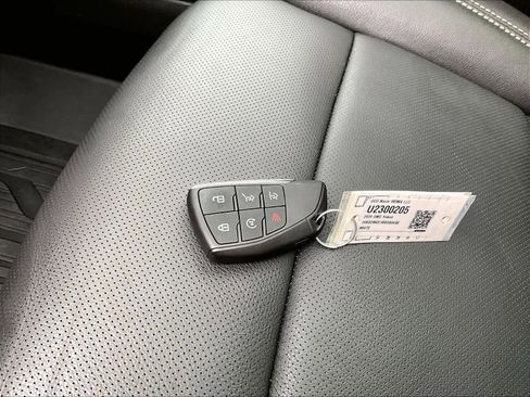 Used 2024 GMC Yukon SLT w/ SLT Premium Package image 32