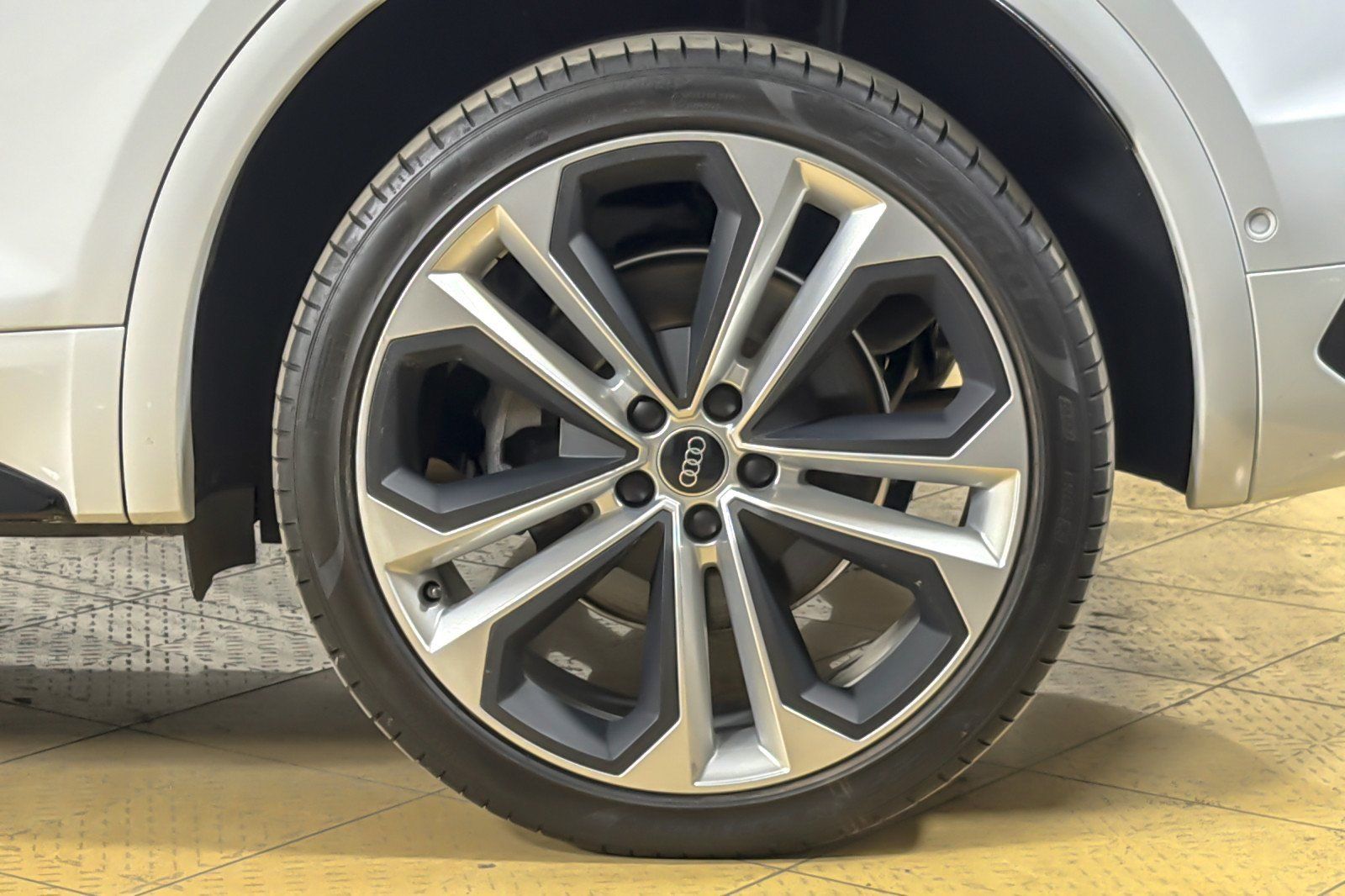 Used 2023 Audi Q5 2.0T Prestige w/ Prestige Package AWD/4WD image 26