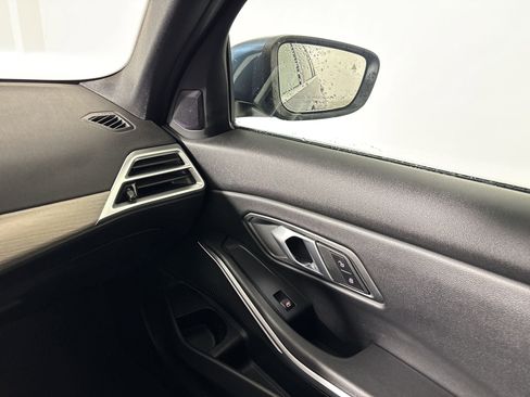 Certified 2025 BMW 330i Sedan RWD image 27