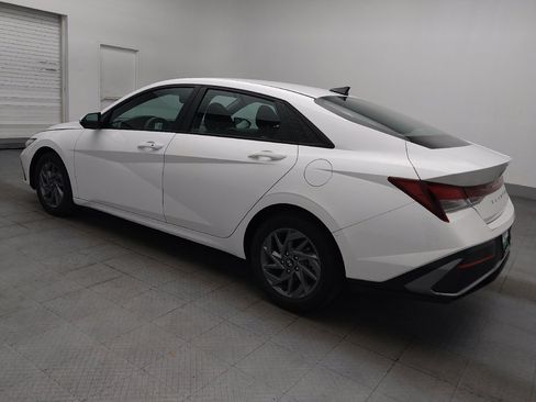 Used 2024 Hyundai Elantra SEL FWD image 3