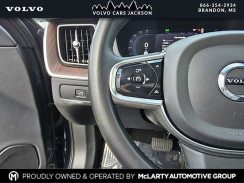 Used 2024 Volvo XC60 B5 Plus image 25