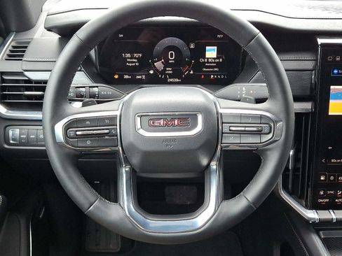 Used 2025 GMC Acadia Elevation AWD/4WD image 19