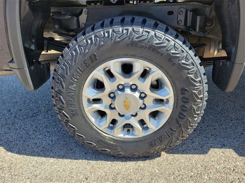 Used 2024 Chevrolet Silverado 3500 LT w/ Safety Package image 5