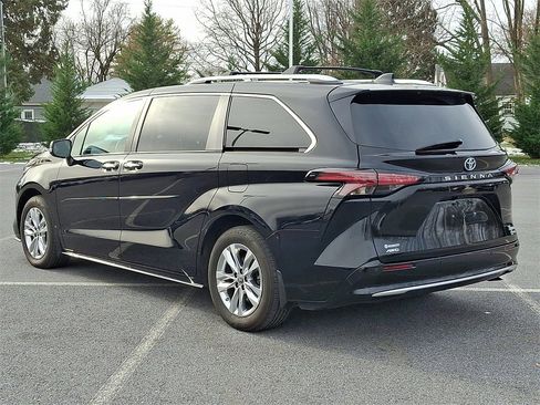 Certified 2024 Toyota Sienna Limited image 6