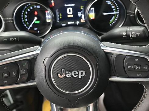 Used 2023 Jeep Wrangler Unlimited Sahara w/ Cold Weather Group AWD/4WD image 9