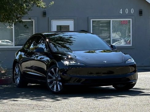 Used 2025 Tesla Model 3 Long Range AWD/4WD image 3