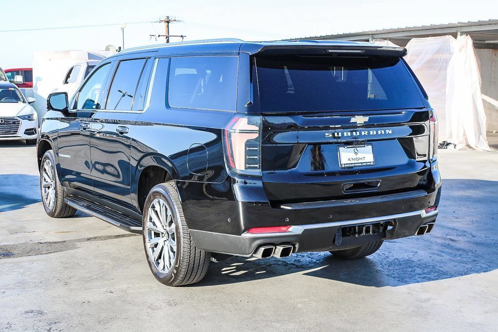Used 2025 Chevrolet Suburban High Country AWD/4WD image 7