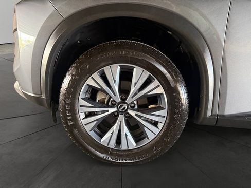 Used 2023 Nissan Rogue SV AWD/4WD image 9