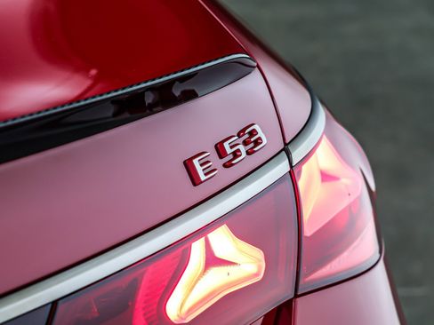 New 2026 Mercedes-Benz E 53 AMG e 4MATIC Sedan image 9