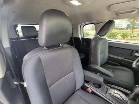 Used 2012 Toyota FJ Cruiser 4WD w/ Convenience Pkg image 21