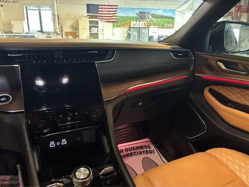 Used 2023 Jeep Grand Cherokee L Summit image 16