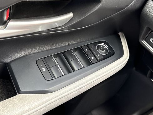 Used 2025 Toyota Grand Highlander FWD image 19