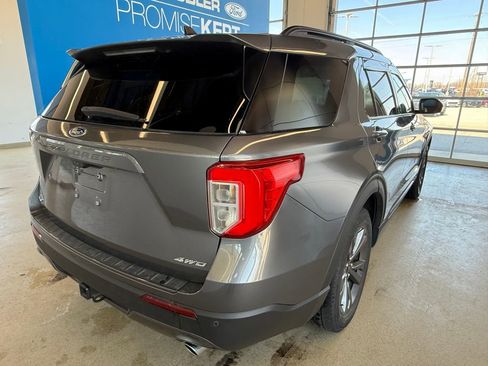 Used 2022 Ford Explorer XLT w/ Equipment Group 202A image 2