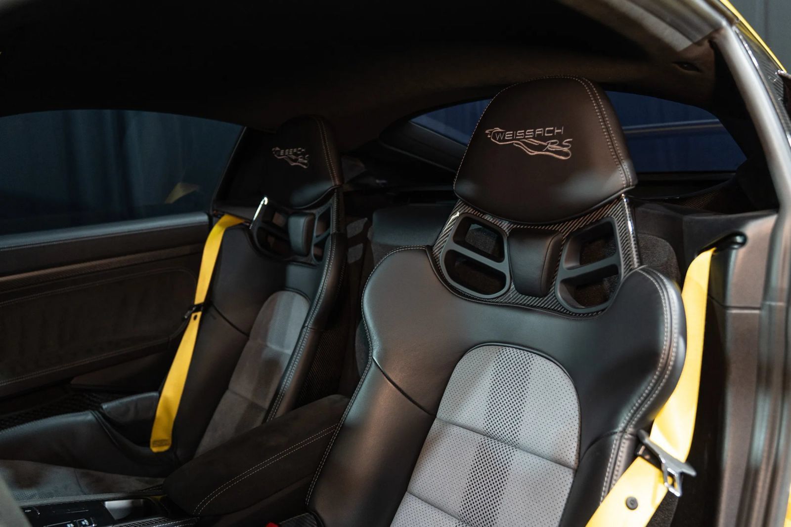 Used 2023 Porsche 718 Cayman GT4 RS w/ Weissach Package RWD image 32