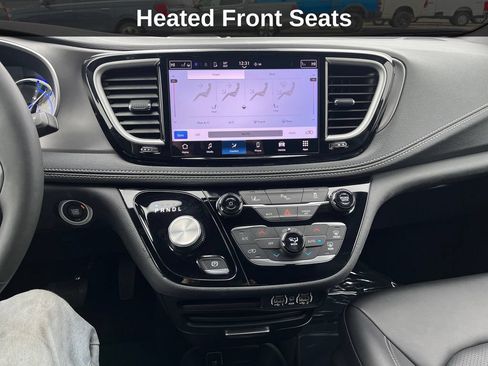 Used 2025 Chrysler Pacifica Select FWD image 24