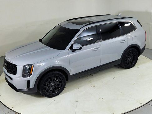Used 2022 Kia Telluride EX w/ EX Premium Package image 15