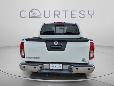 Used 2018 Nissan Frontier SV RWD image 6