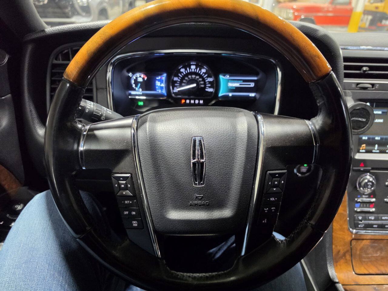 Used 2017 Lincoln Navigator Select AWD/4WD image 39