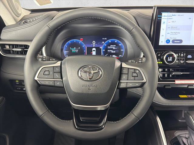 Used 2026 Toyota Highlander Limited AWD/4WD image 25