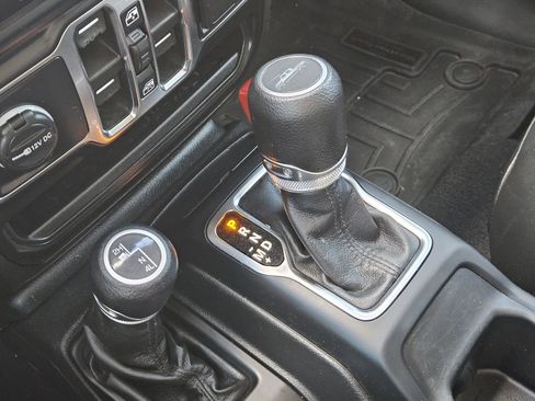 Used 2022 Jeep Gladiator Sport image 22