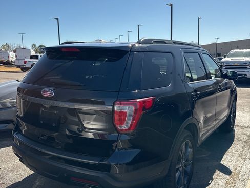 Used 2019 Ford Explorer XLT w/ Equipment Group 202A image 3