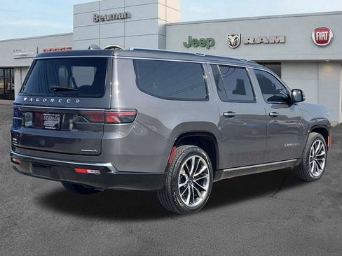 Used 2023 Jeep Wagoneer L Series III w/ Premium Group I AWD/4WD image 7