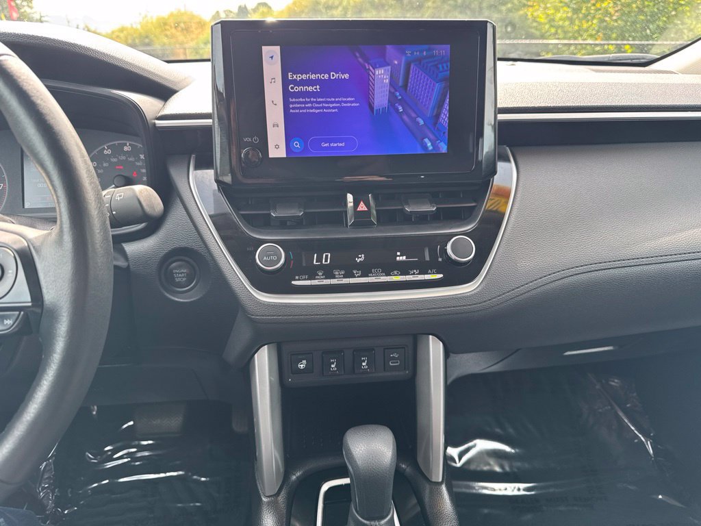 Used 2025 Toyota Corolla Cross LE AWD/4WD image 17