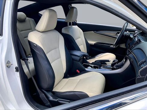 Used 2017 Honda Accord Touring image 9