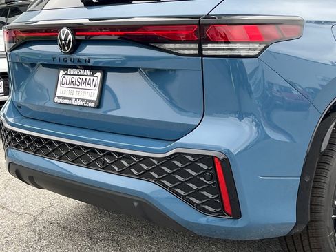 New 2026 Volkswagen Tiguan SE R-Line FWD image 5