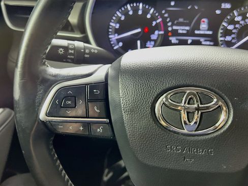 Used 2021 Toyota Highlander XLE FWD image 19