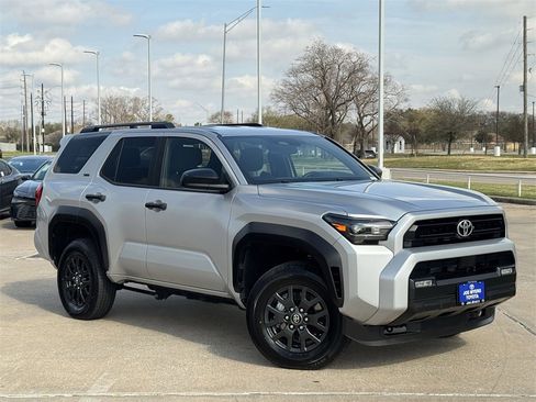 Used 2025 Toyota 4Runner SR5 image 2