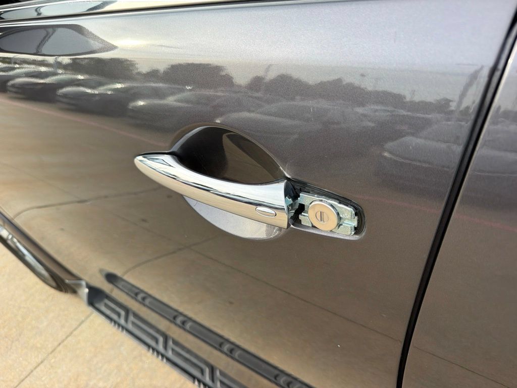 Used 2024 INFINITI QX80 Luxe RWD image 11