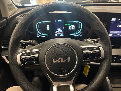 Used 2023 Kia Sportage LX AWD/4WD image 9
