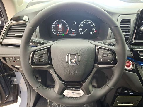 Used 2025 Honda Odyssey Elite image 16