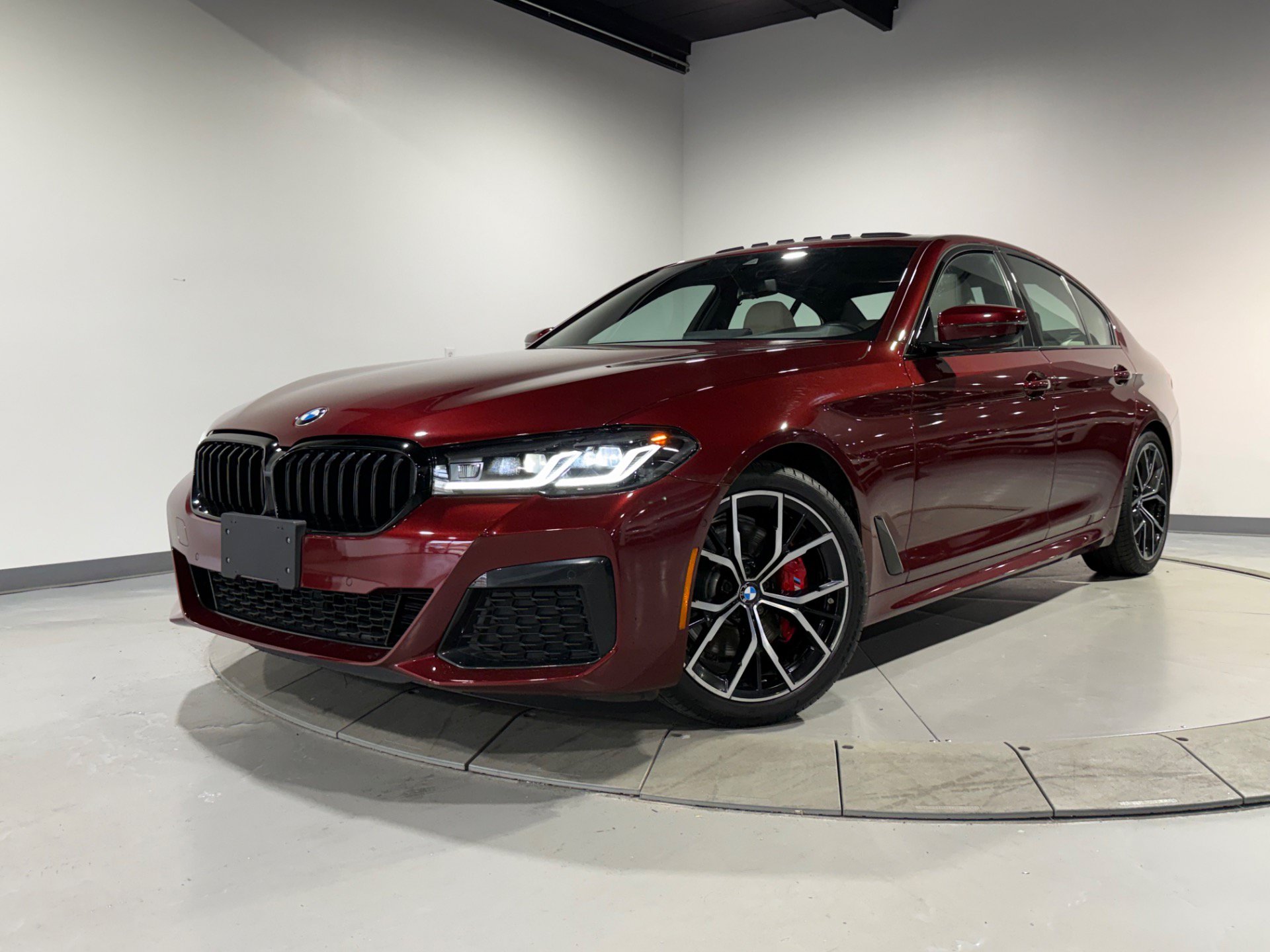 Used 2023 BMW 530i xDrive w/ M Sport Package AWD/4WD image 2