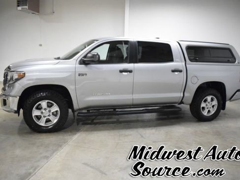 Used 2020 Toyota Tundra SR5 w/ SR5 Convenience Package AWD/4WD image 2