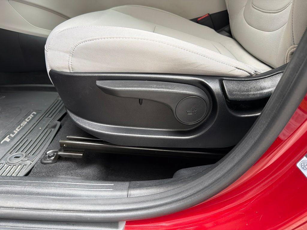 Used 2025 Hyundai Tucson SE FWD image 46