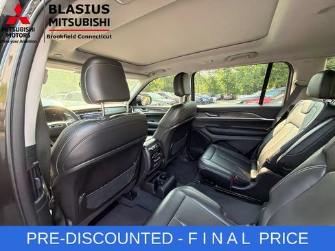 Used 2023 Jeep Grand Cherokee L Limited AWD/4WD image 38